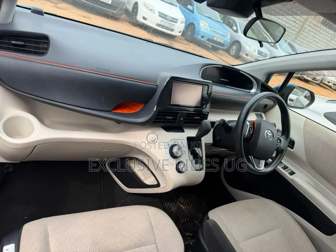 Toyota Sienta 2016 Blue