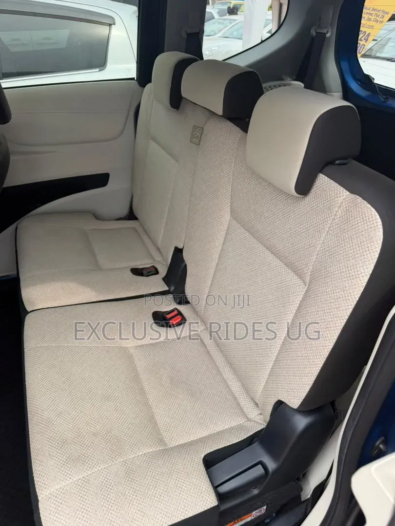 Toyota Sienta 2016 Blue