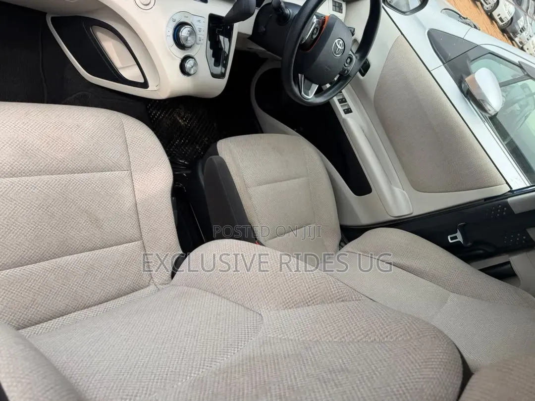 Toyota Sienta 2016 Blue