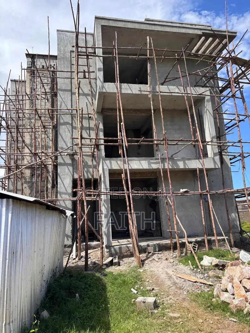 5bdrm Villa in Garuga, Katabi for Sale