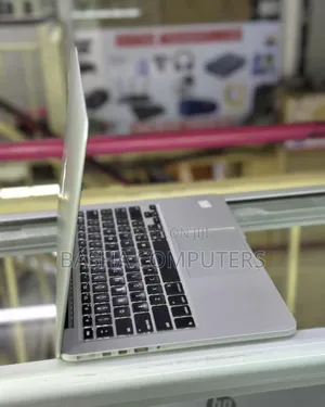 New Laptop Apple MacBook 2015 8GB Intel Core i5 SSD 256GB
