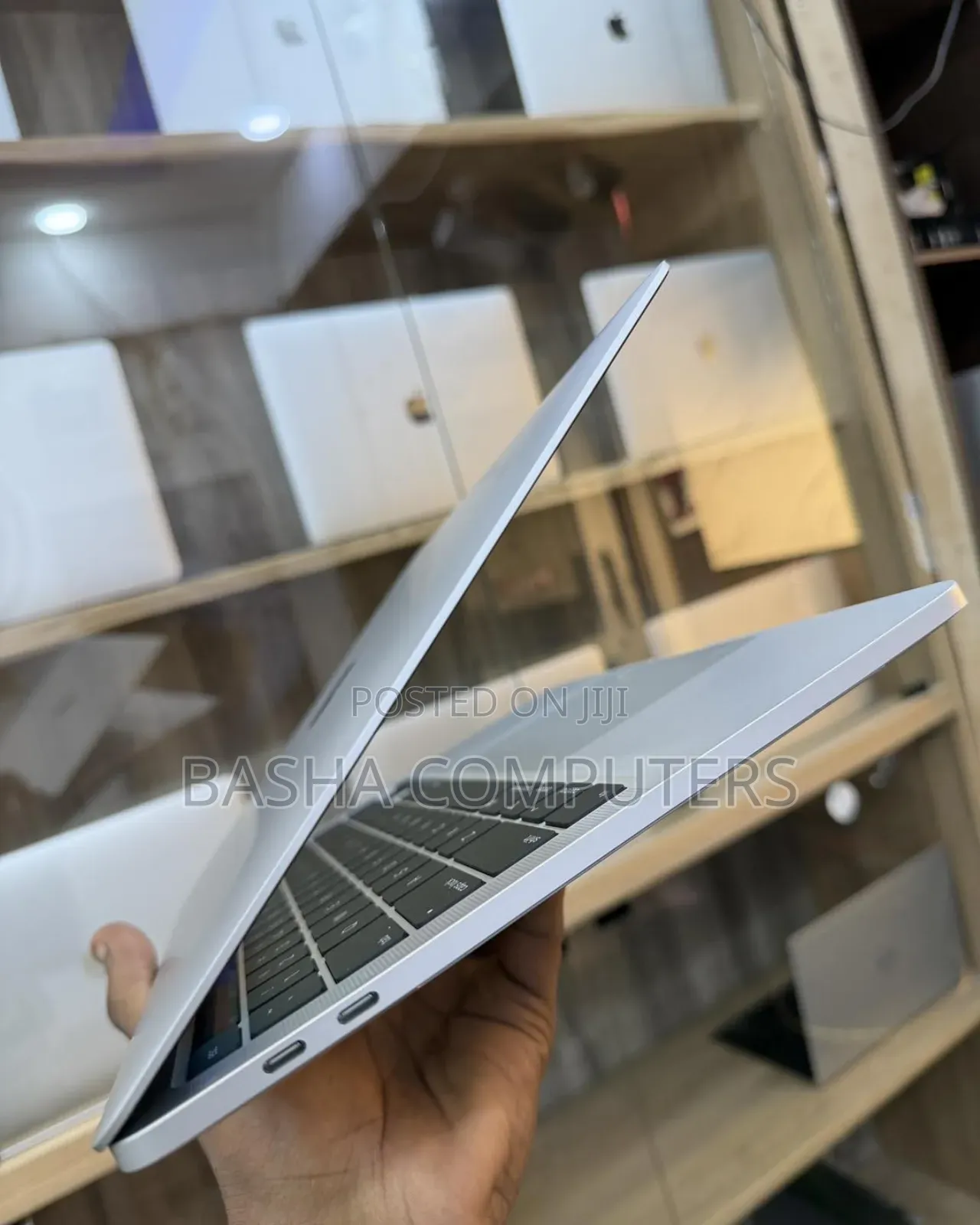 New Laptop Apple MacBook Pro 2017 8GB Intel Core i5 SSD 256GB