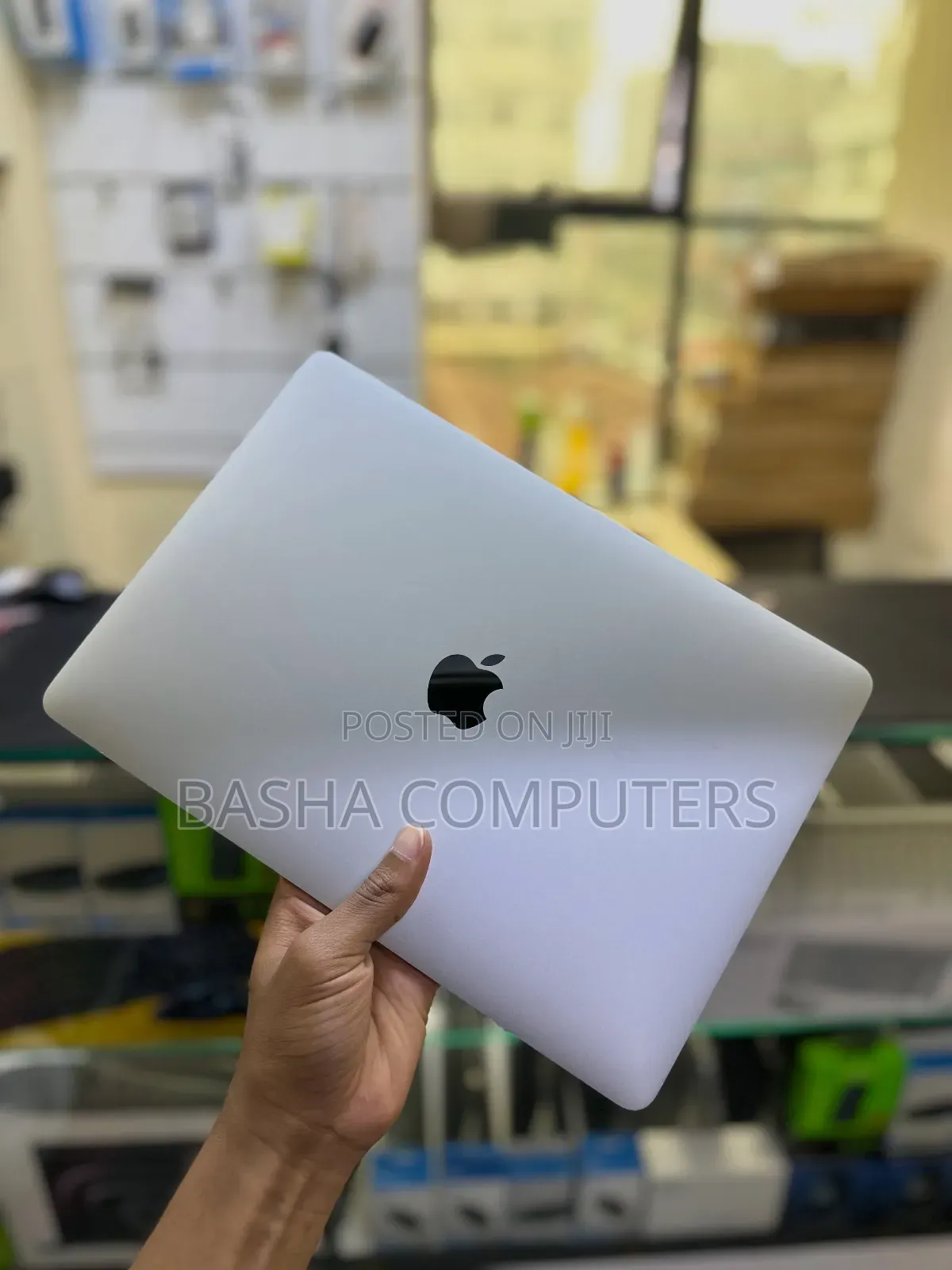 New Laptop Apple MacBook Pro 2017 8GB Intel Core i5 SSD 256GB