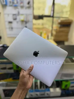 New Laptop Apple MacBook Pro 2017 8GB Intel Core i5 SSD 256GB
