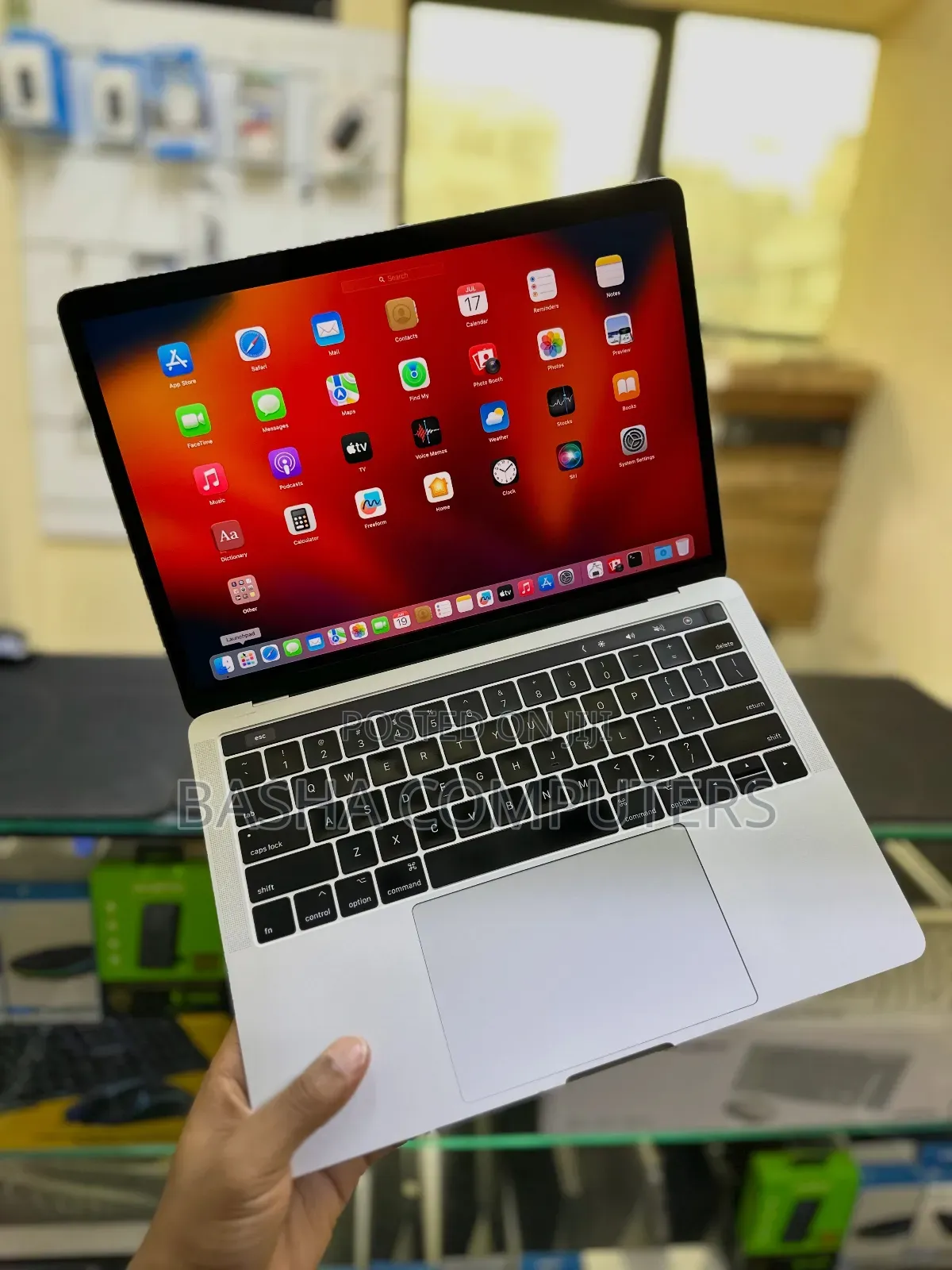 New Laptop Apple MacBook Pro 2017 8GB Intel Core i5 SSD 512GB