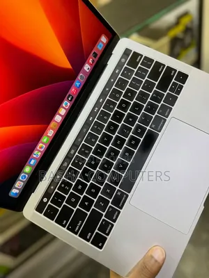 New Laptop Apple MacBook Pro 2017 8GB Intel Core i5 SSD 512GB