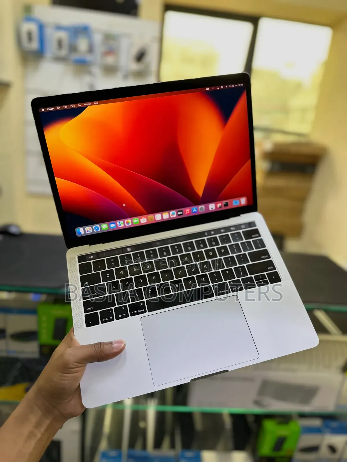 New Laptop Apple MacBook Pro 2017 8GB Intel Core i5 SSD 512GB
