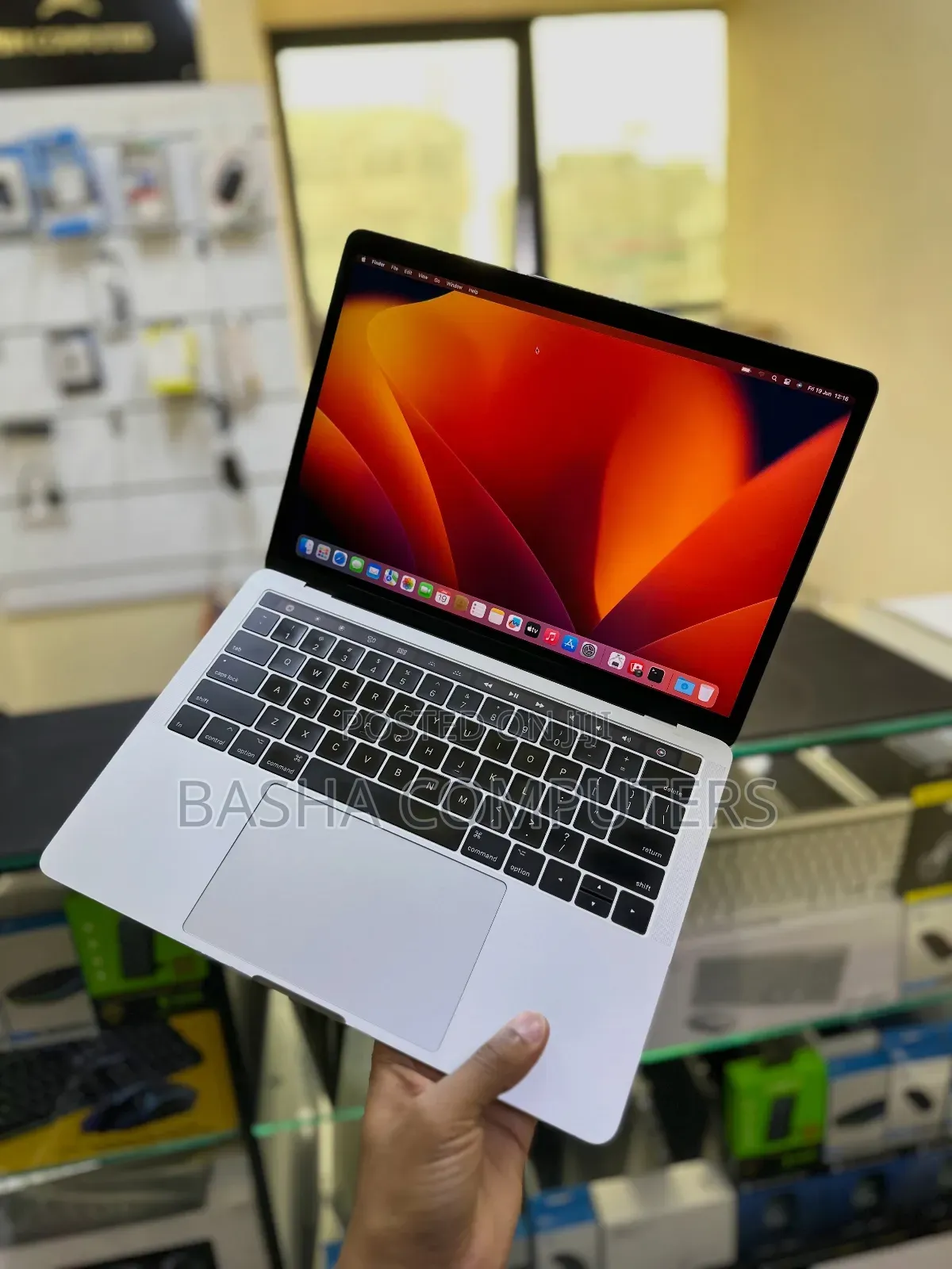 New Laptop Apple MacBook Pro 2017 8GB Intel Core i5 SSD 512GB