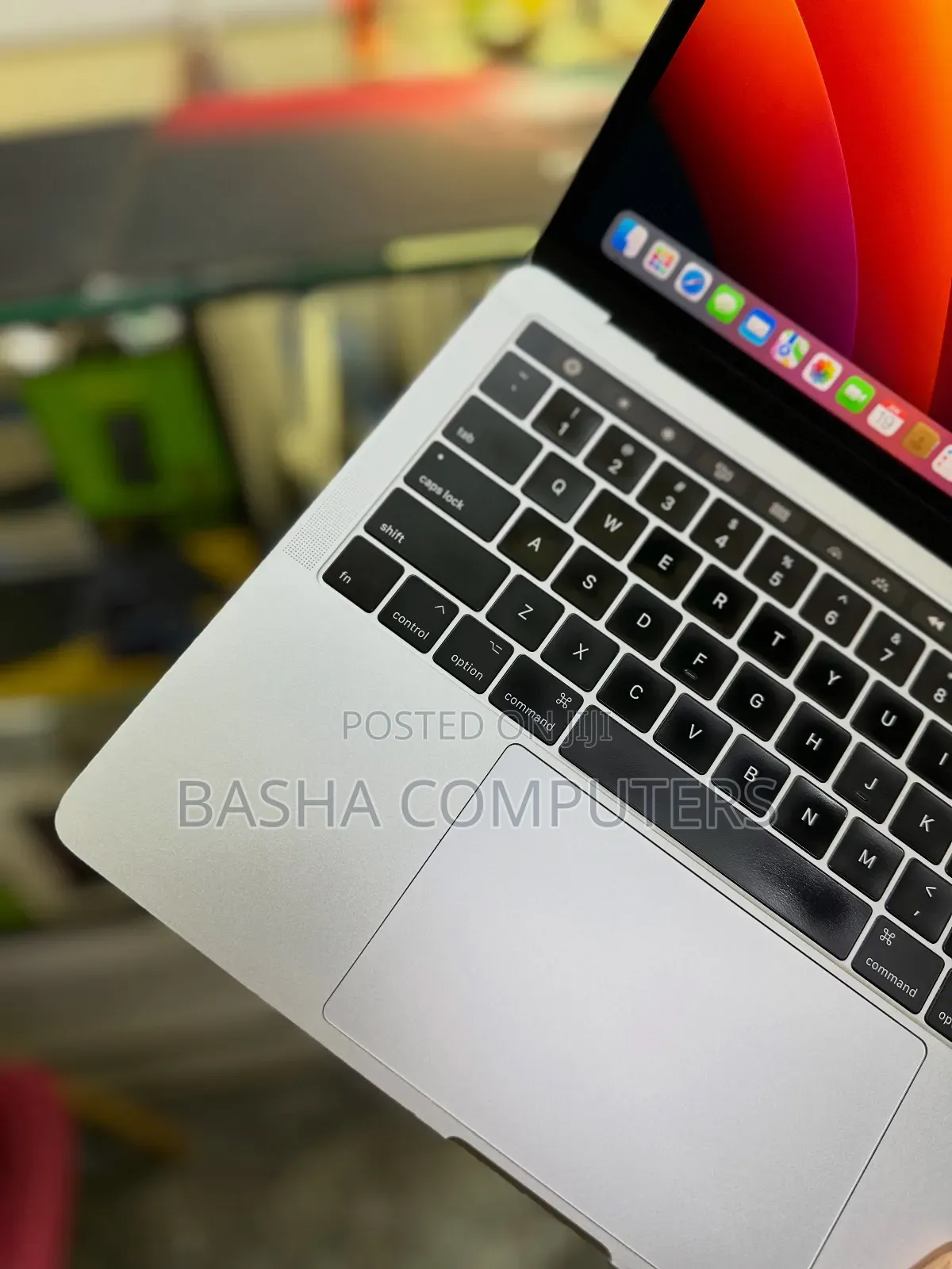 New Laptop Apple MacBook Pro 2017 8GB Intel Core i5 SSD 512GB