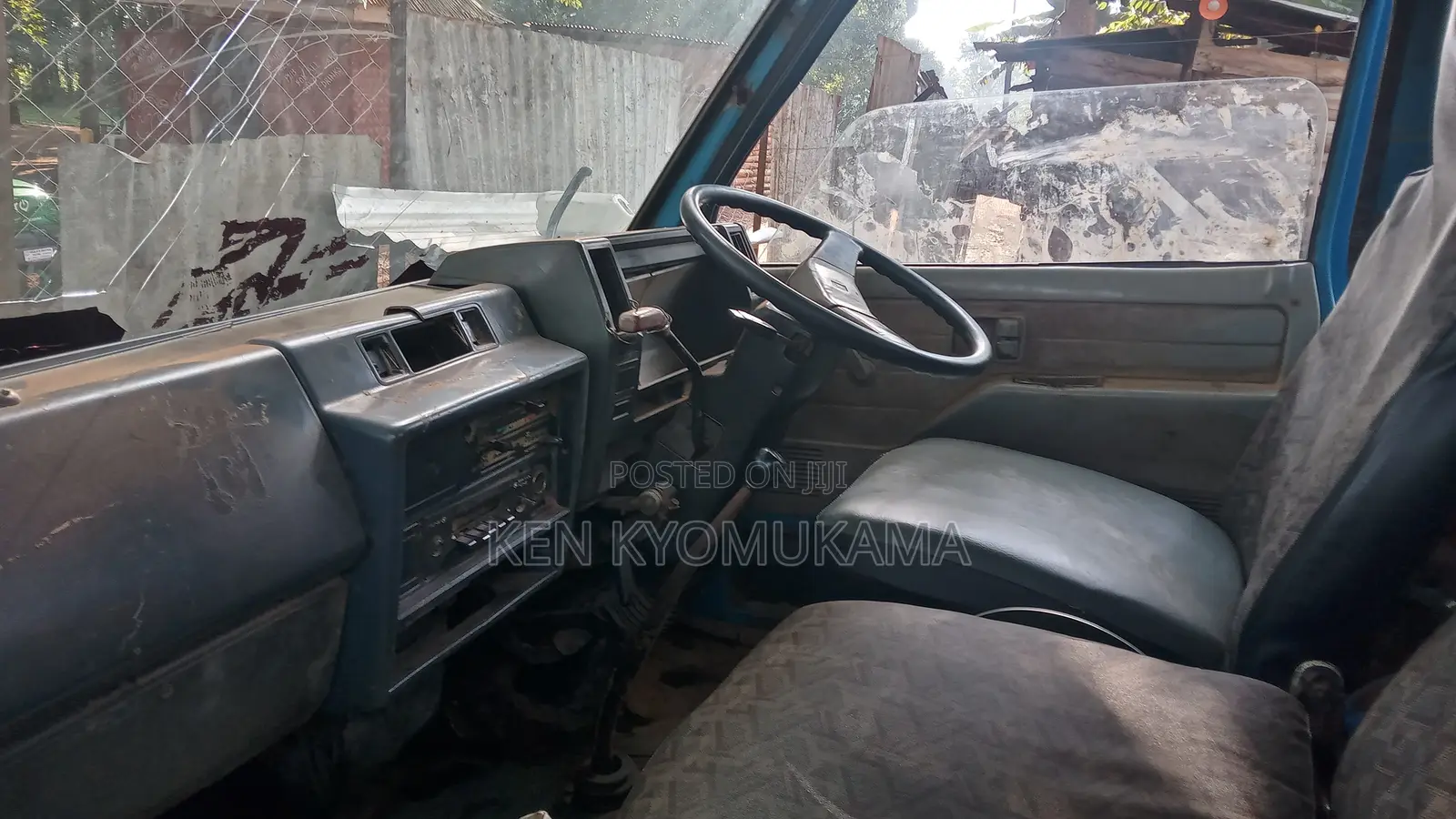 Isuzu Dump Trucks 1989 Blue