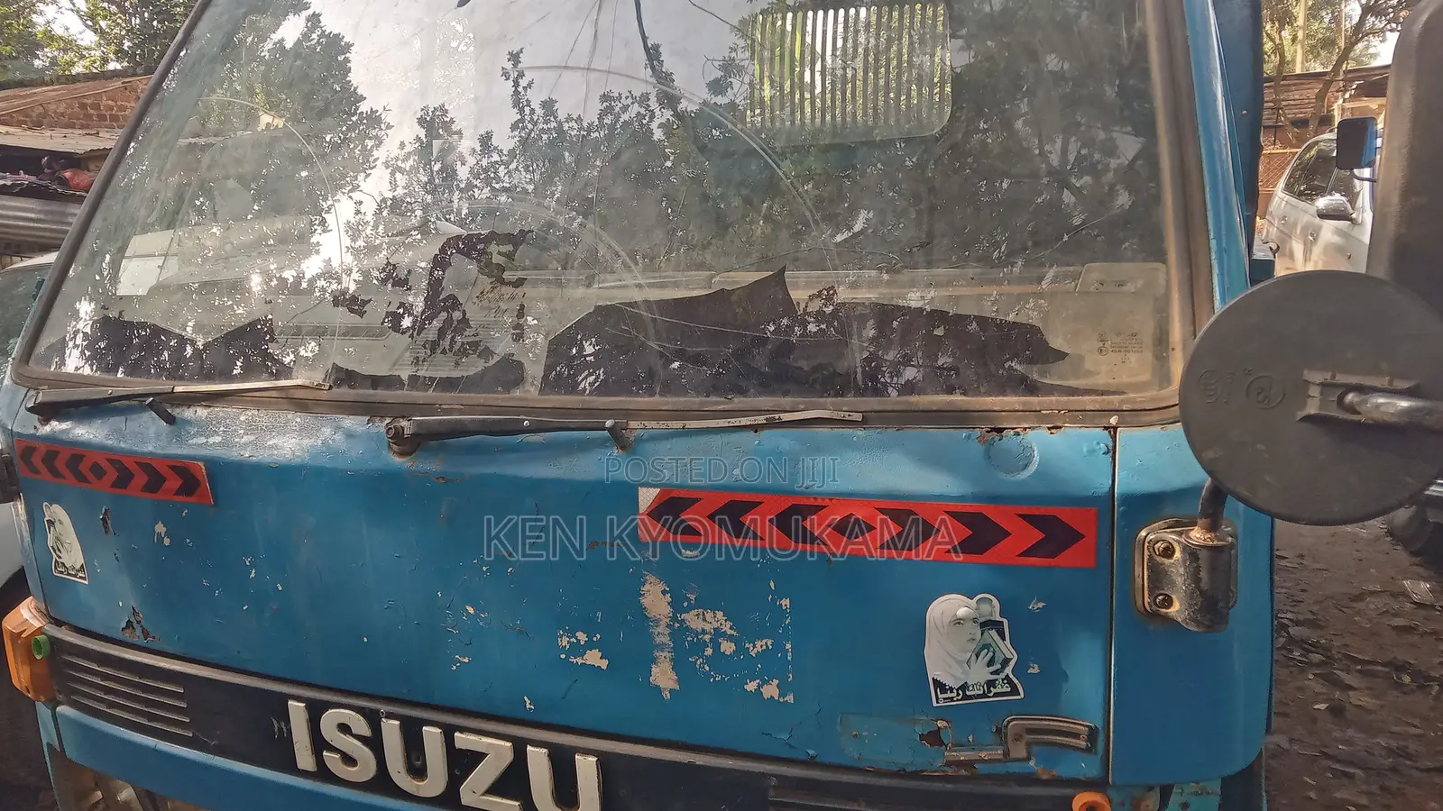 Isuzu Dump Trucks 1989 Blue