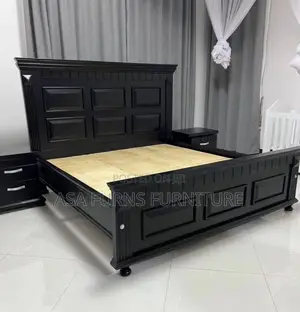 Modern Bed in Black / Furniture Beds