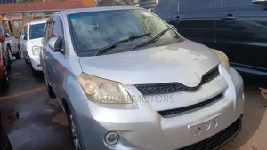 Toyota IST 2010 Silver