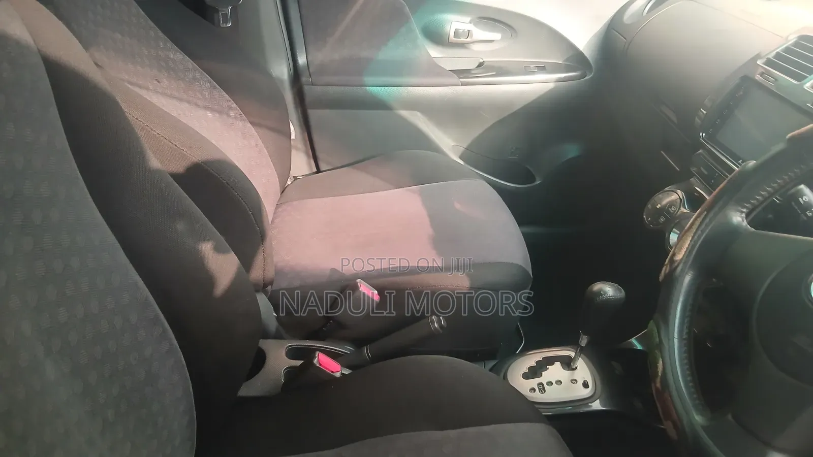 Toyota IST 2010 Silver