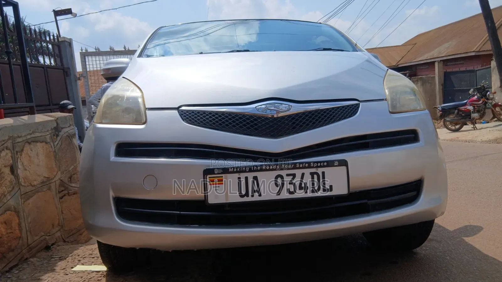 Toyota Ractis 2010 Silver