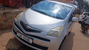 Toyota Ractis 2010 Silver