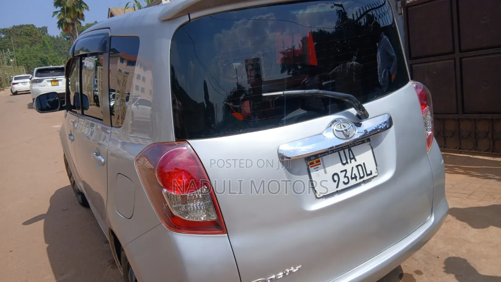 Toyota Ractis 2010 Silver