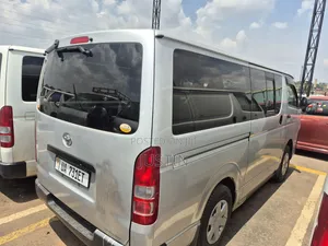 Toyota HiAce 2012 Silver