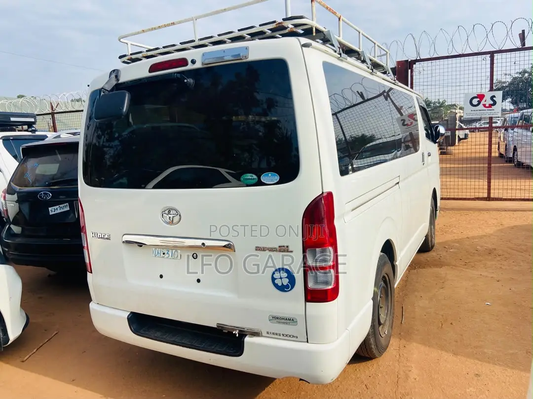 Toyota HiAce 2013 White