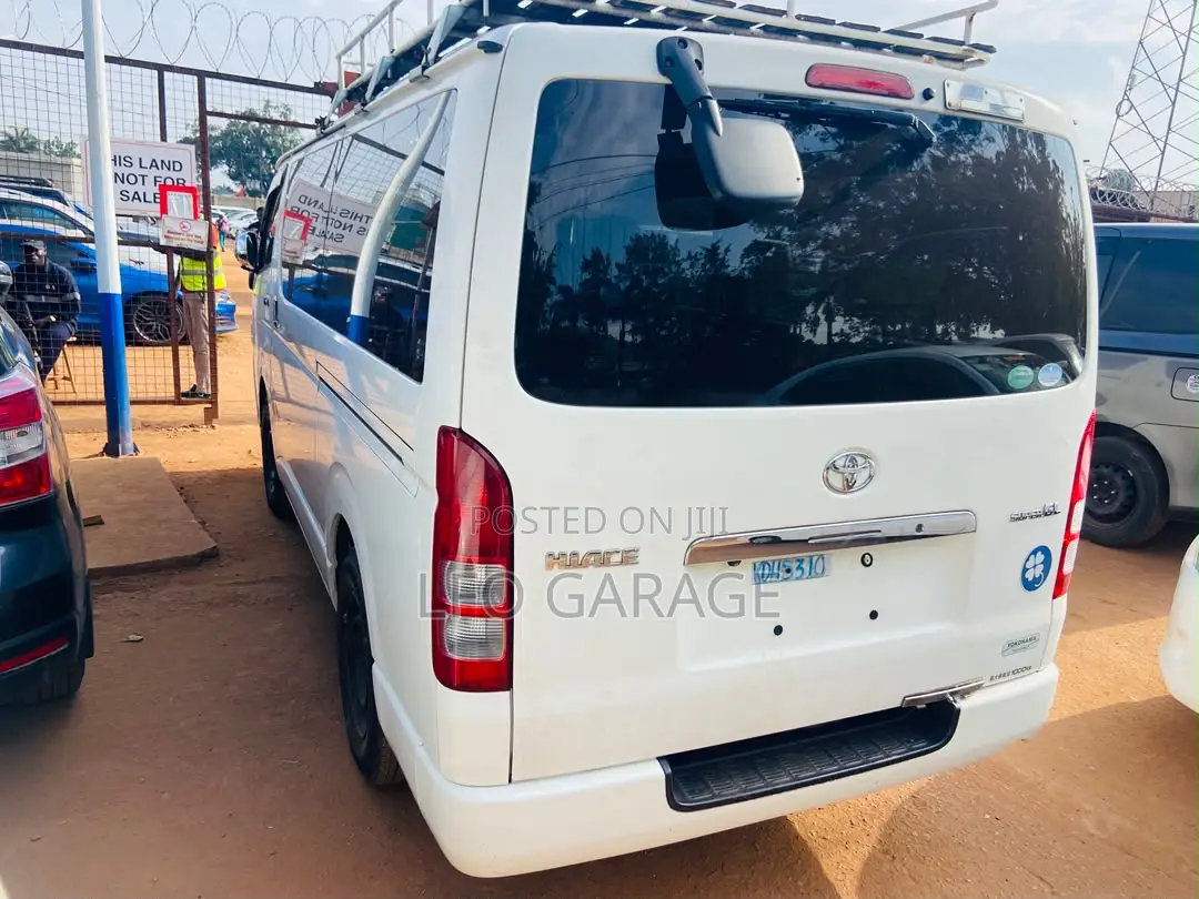 Toyota HiAce 2013 White