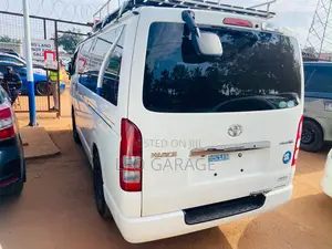 Toyota HiAce 2013 White