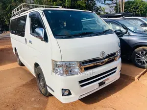 Toyota HiAce 2013 White