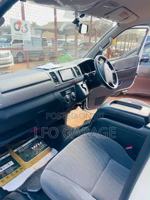 Toyota HiAce 2013 White