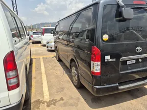 Toyota HiAce 2012 Black