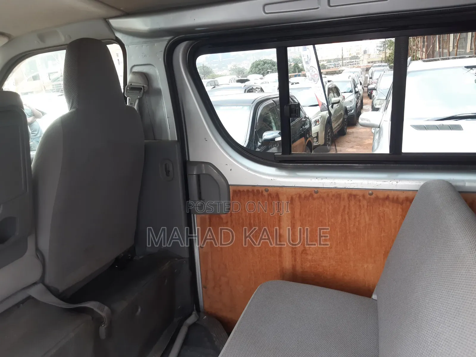 Toyota HiAce 2010 Silver