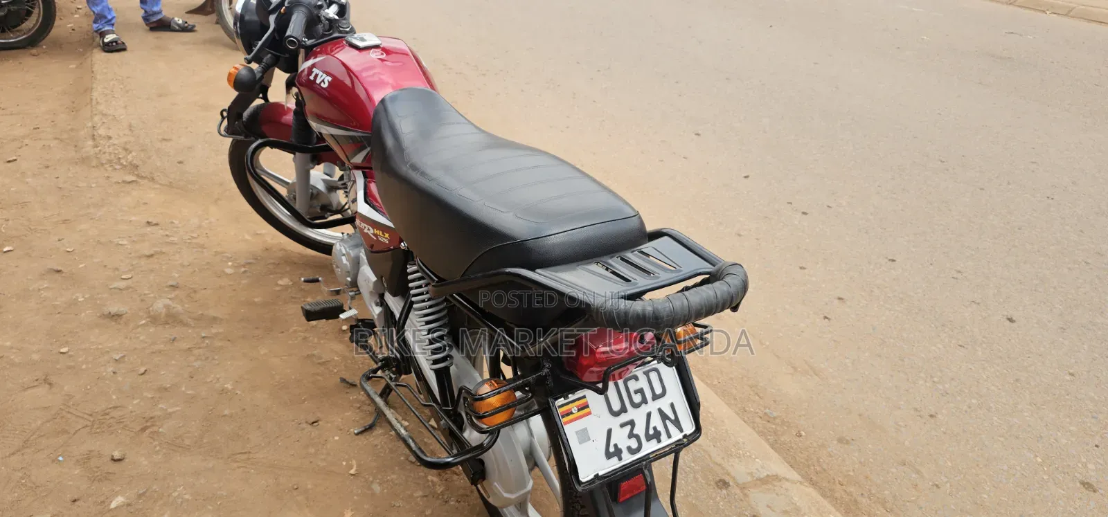 TVS HLX 125 2025 Red