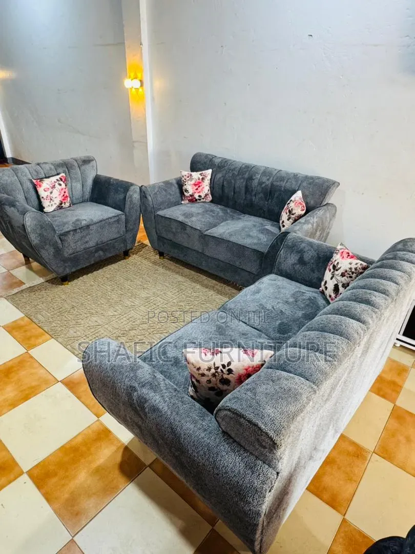 2,2,1 Sofa Ready Available for Sale