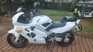 Honda VF 2003 White