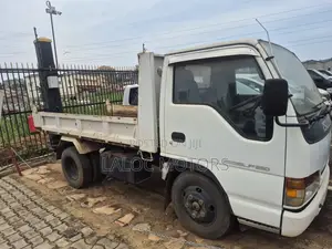 Isuzu Dump Trucks 1998 White