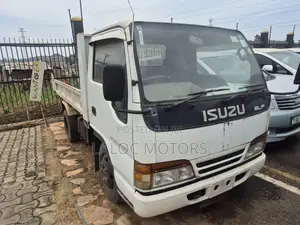 Isuzu Dump Trucks 1998 White