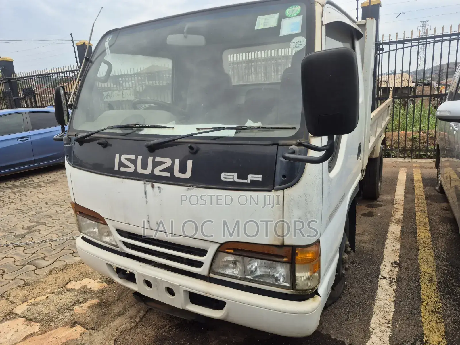 Isuzu Dump Trucks 1998 White