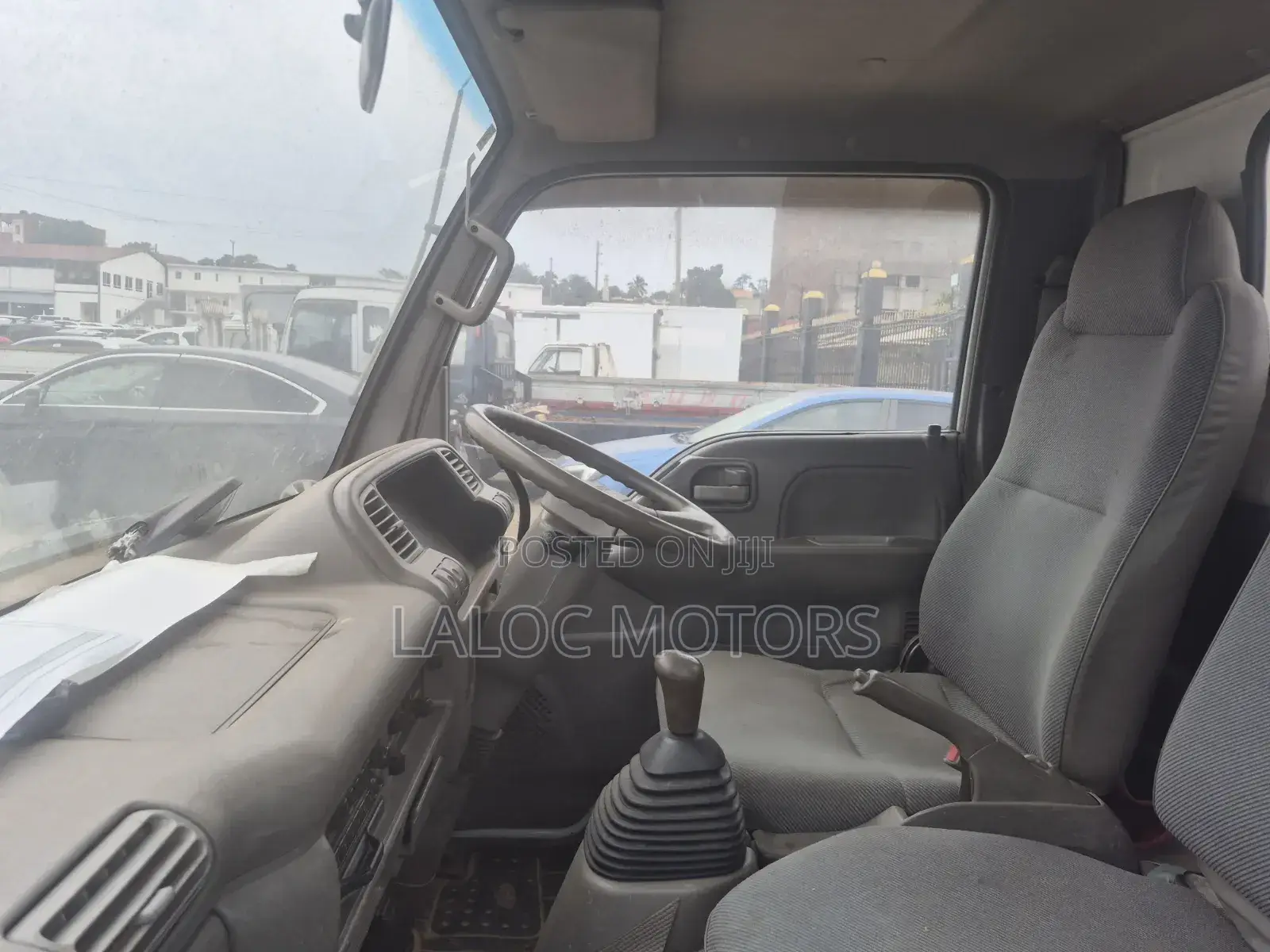 Isuzu Dump Trucks 1998 White