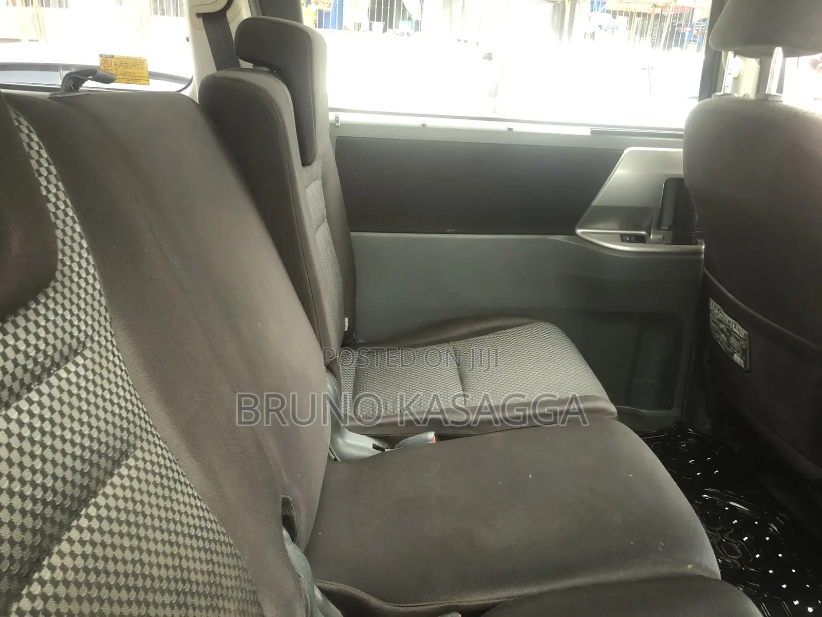 Toyota Noah 2010 Silver