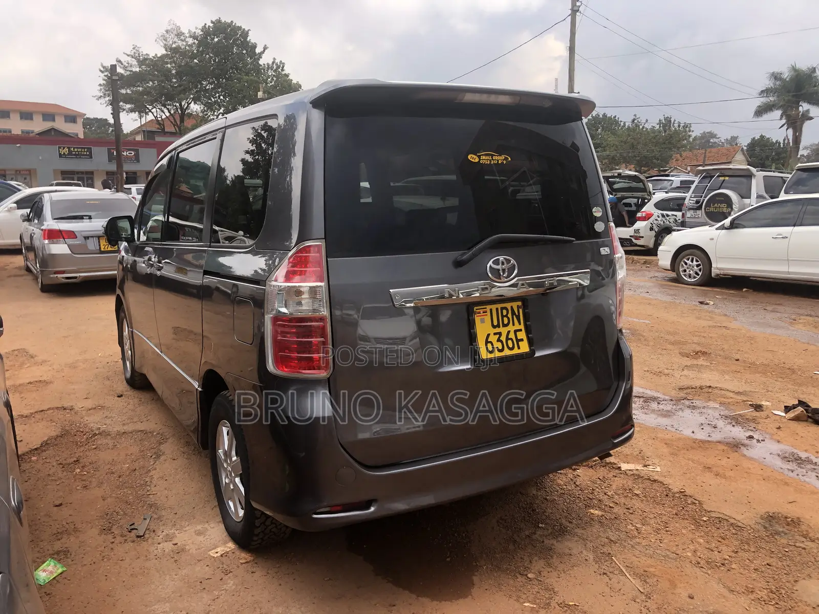 Toyota Noah 2010 Silver