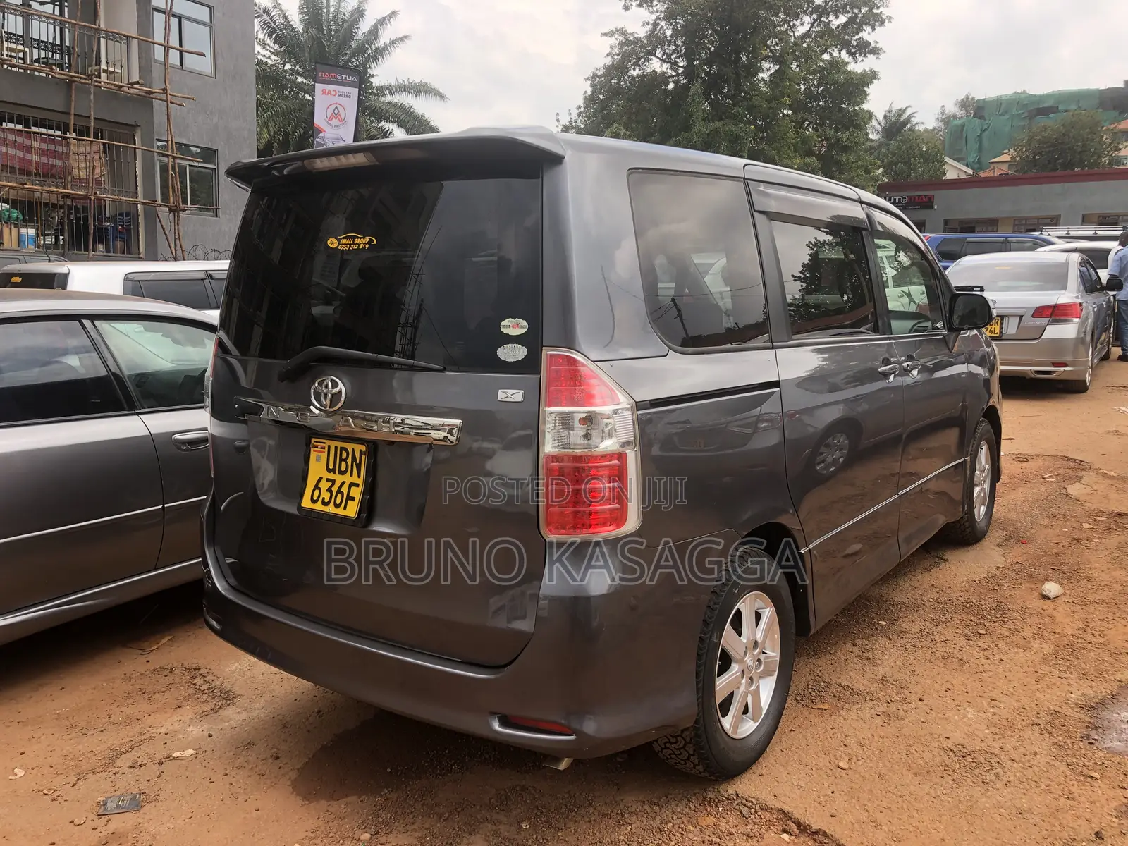 Toyota Noah 2010 Silver