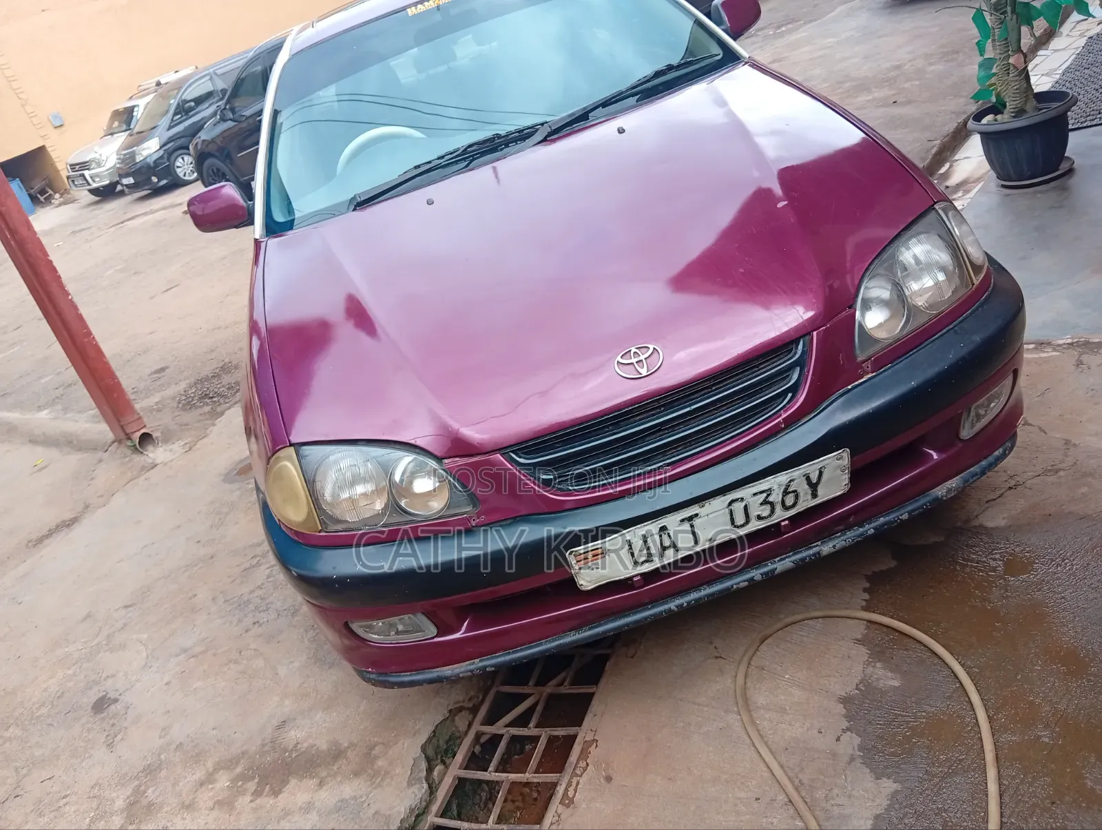 Toyota Avensis 1998 Red