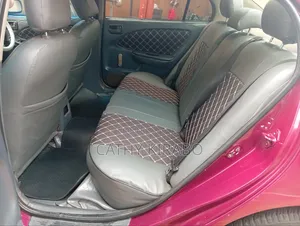 Toyota Avensis 1998 Red