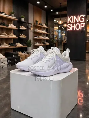 Nike in-Season TR 14 in White/Photon Dust