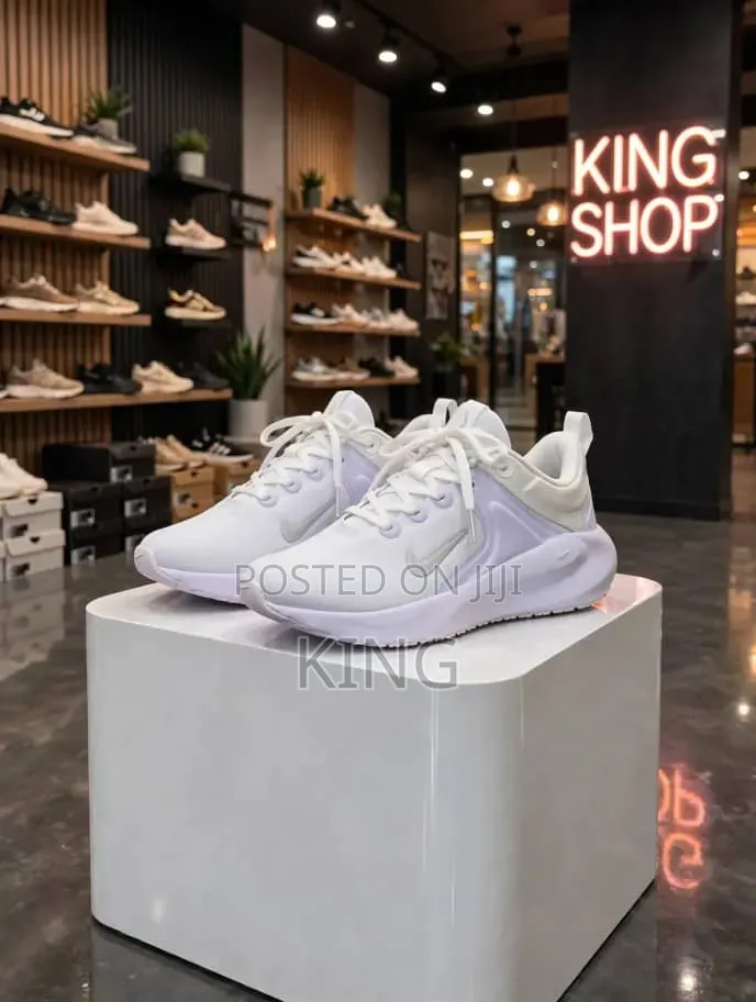 Nike in-Season TR 14 in White/Photon Dust