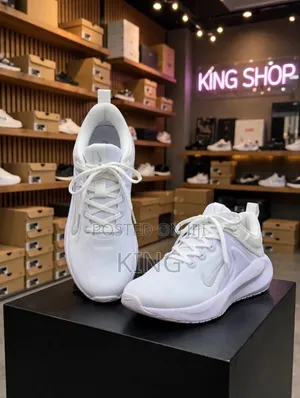 Nike in-Season TR 14 in White/Photon Dust