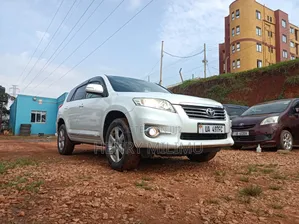Toyota Vanguard 2011 White