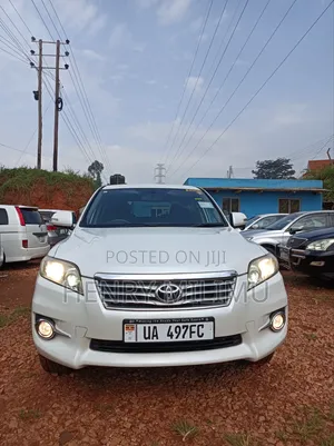 Toyota Vanguard 2011 White