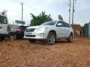 Toyota Vanguard 2011 White