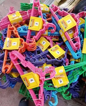 Clothes Plastic Hangers (12 Pcs)