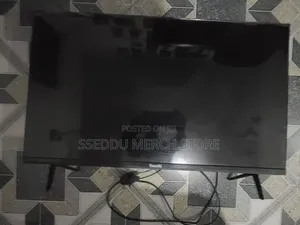 Saachi 32" Digital TV (Non-Smart) (Broken Screen)