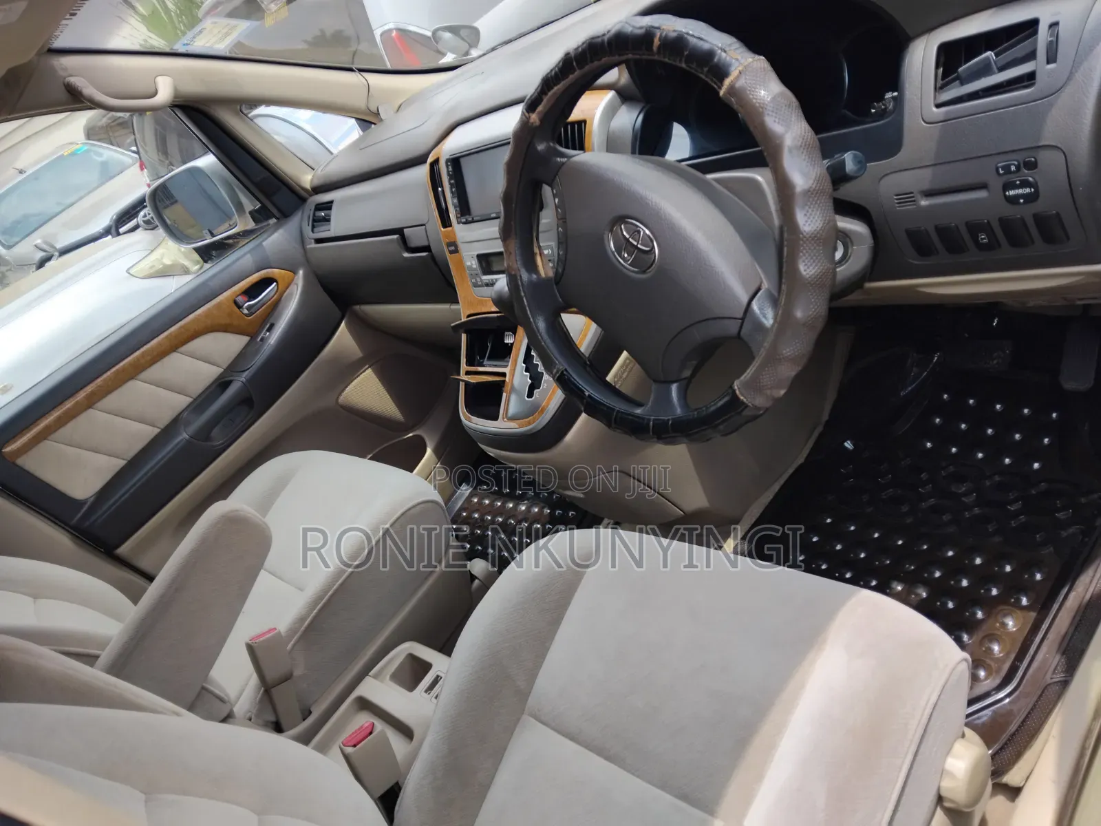 Toyota Noah 2007 Silver